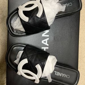CHANEL Cambon Sandals Slides 40 Black Quilted